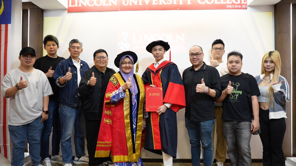 Dr Kervis AI Honorary Fellow