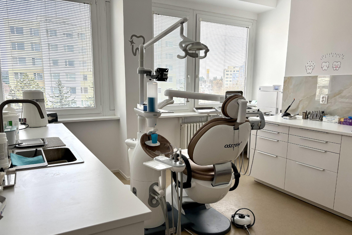 What It Is Really Like to Walk Into a Dental Clinic in Singapore for the First Time — A Patient-Level Report From UDS Dental