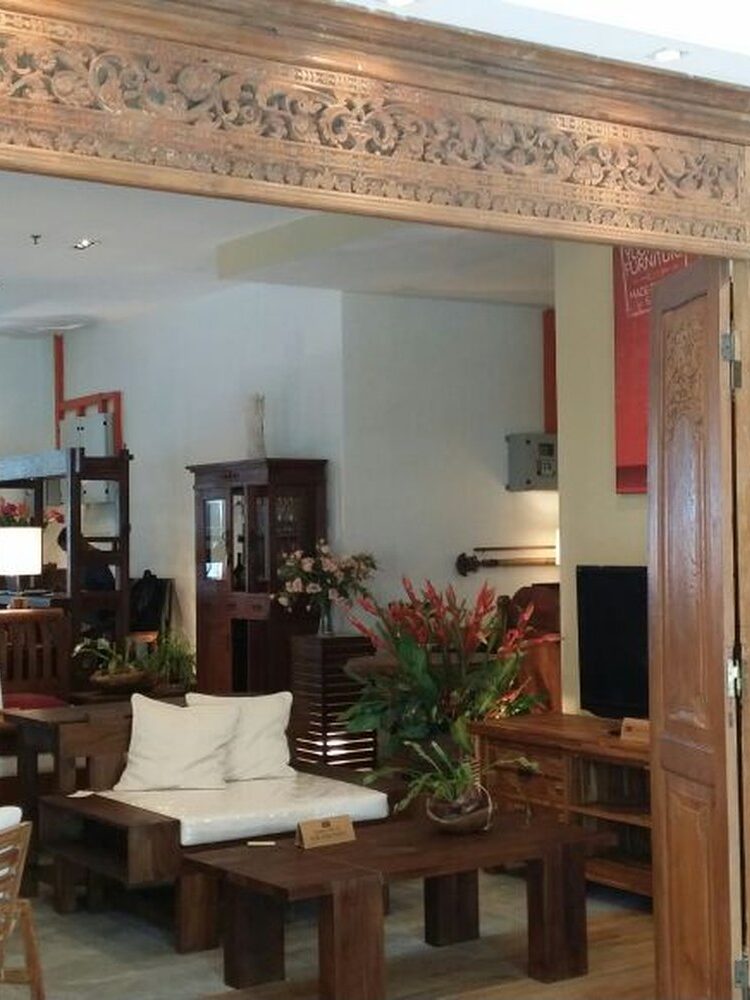 Furniture shop vs furniture expo