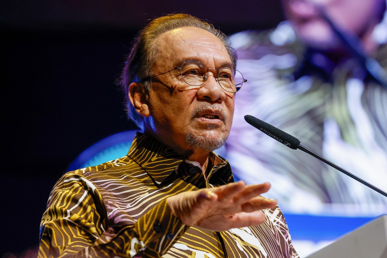 Mahathir defamation suit against Anwar